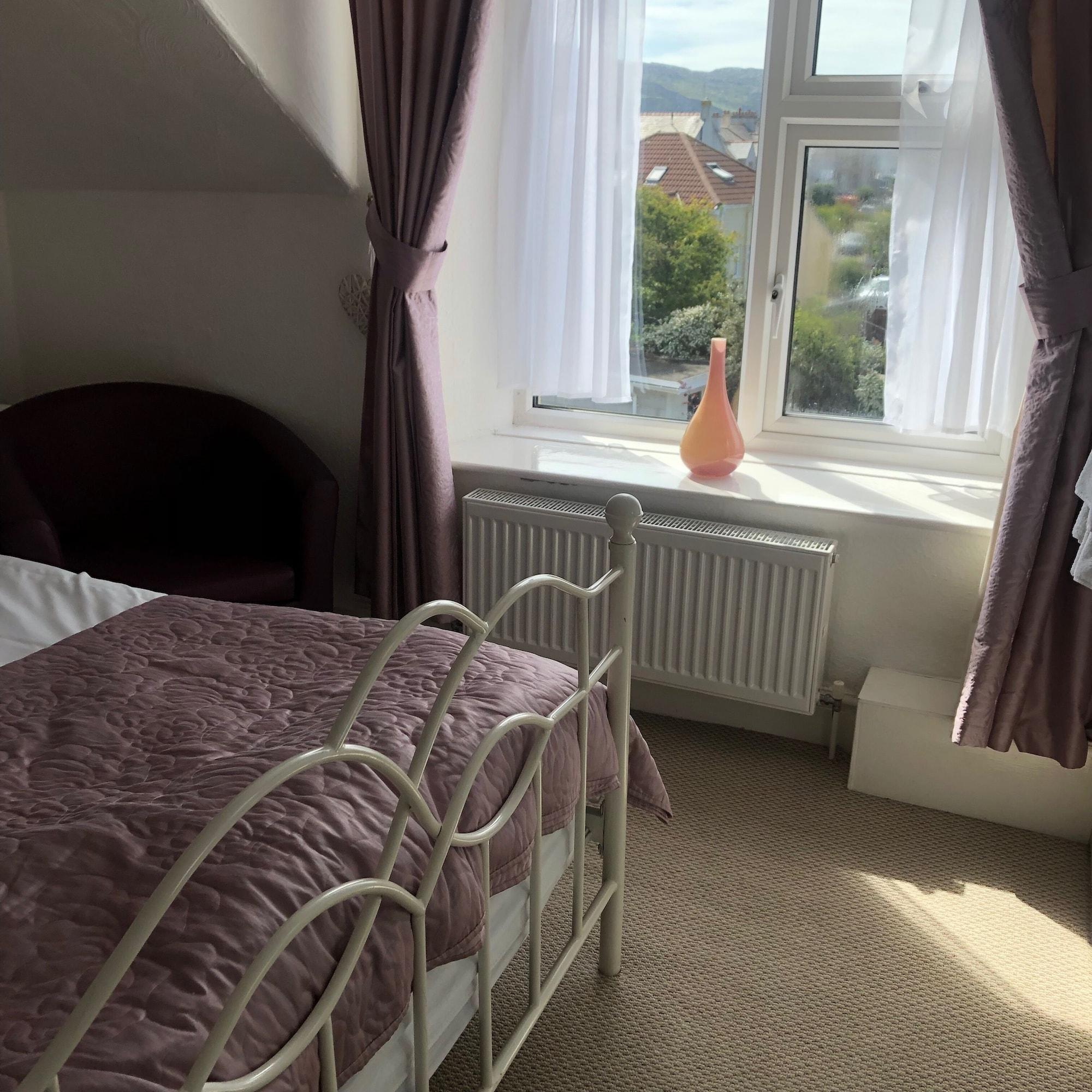Witchingham B&B Holyhead Exterior photo
