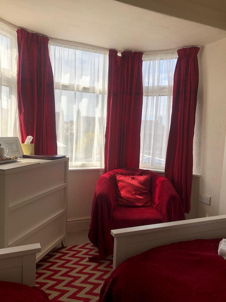 Witchingham B&B Holyhead Exterior photo